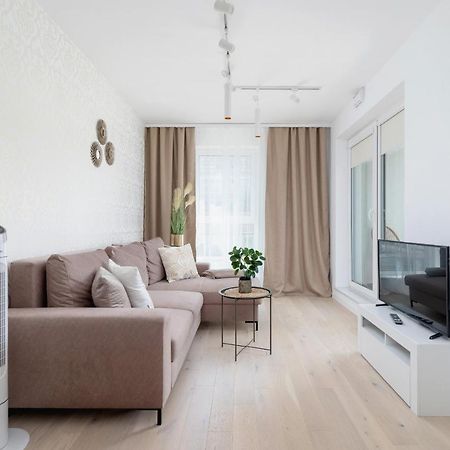 Apartment With Balcony & Parking Mogilska By Renters Prestige Cracovia Exterior foto