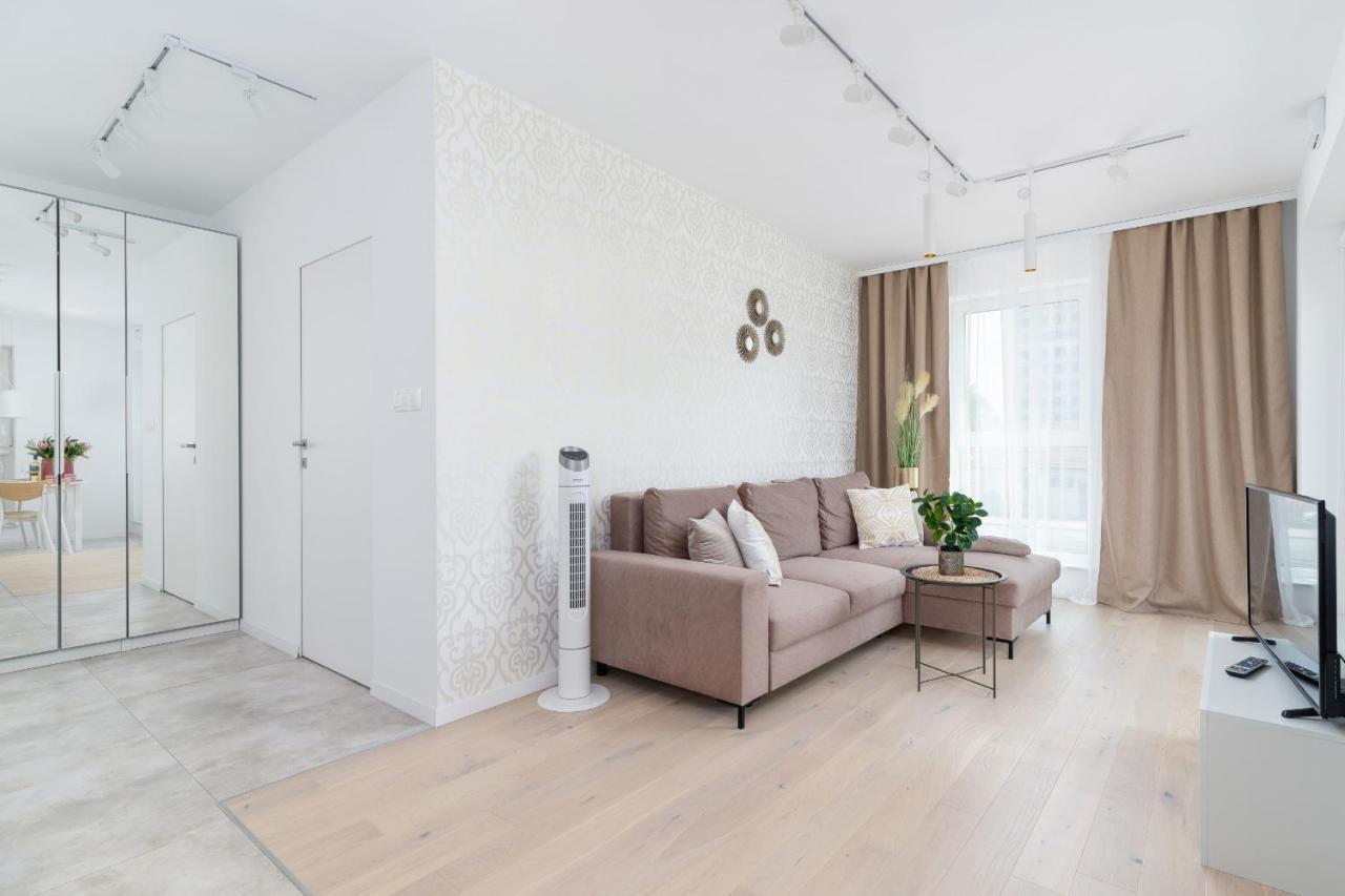 Apartment With Balcony & Parking Mogilska By Renters Prestige Cracovia Exterior foto