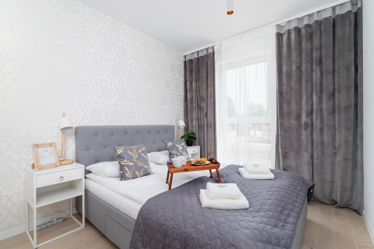 Apartment With Balcony & Parking Mogilska By Renters Prestige Cracovia Exterior foto